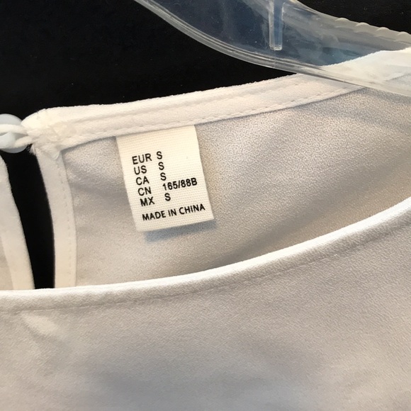 White top with sheer sleeves and pearl details, size small - Picture 4 of 8